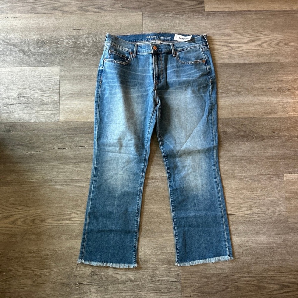 Old Navy Women's Flare Mid-Rise cropped Jeans denim 10 NEW!